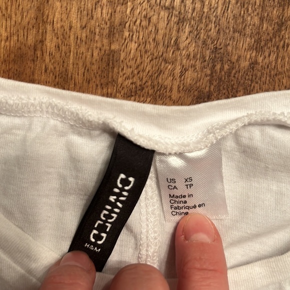 Rainbow graphic crop top women’s size XS - Picture 3 of 4